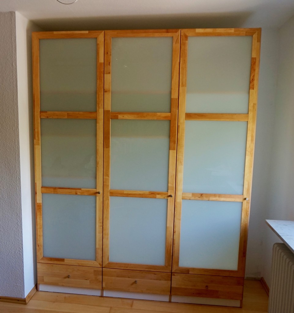 Einbauschrank mit Weißglastüren von Inlignum Möbel